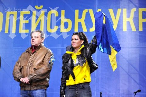 Мишел Обама награди певицата Руслана за храброст