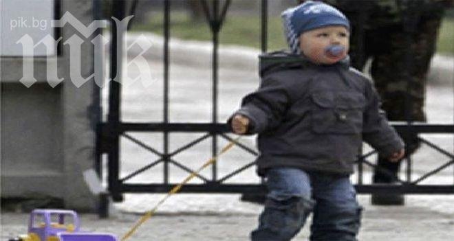 Светлина в хаоса в Украйна! Дете проби руския кордон, за да прегърне татко си