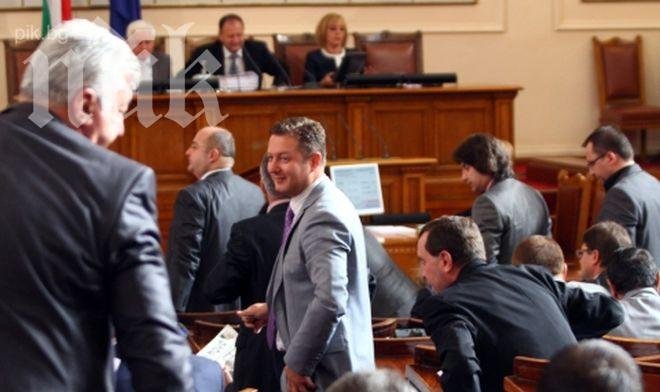 Парламентът приема на първо четене скандалния Закон за Сметната палата