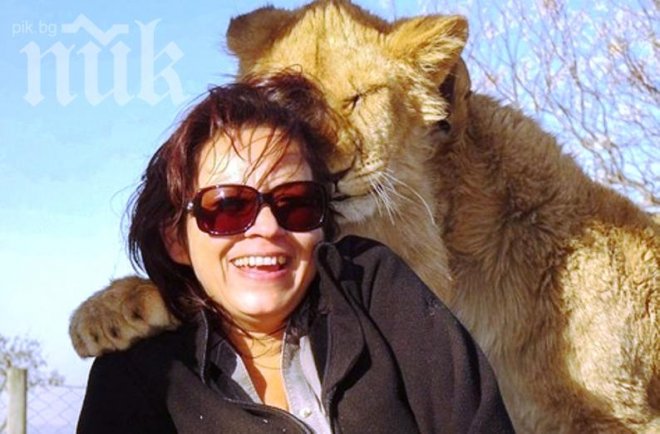 Лъвица гушна жена за снимка