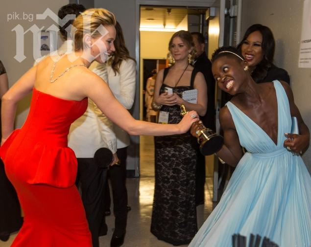 Какво споделиха звездите зад кулисите на Оскарите