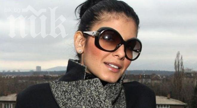 Любопитно! Анелия и гръцка звезда в горещи пози (снимка)