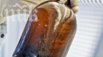 издирват мъж ударил момче бутилка