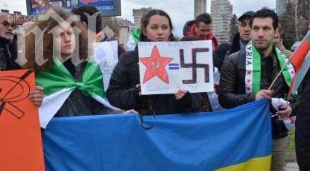 две демонстрации руското посолство против политиката путин крим