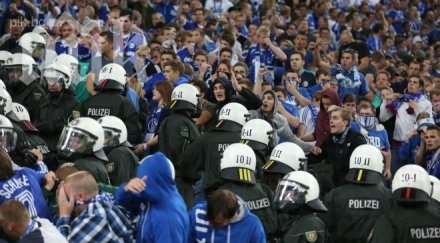 феновете шалке скочиха шефовете отбора заради путин