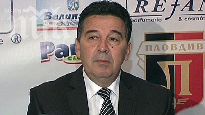 Коко Динев изгони кума на Стоичков от Локо (Пд). Узунов карал феновете да свалят Орешарски от власт!