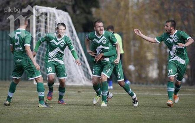 Пирин (Гоце Делчев) надигра Нефтохимик в дербито на опашкарите