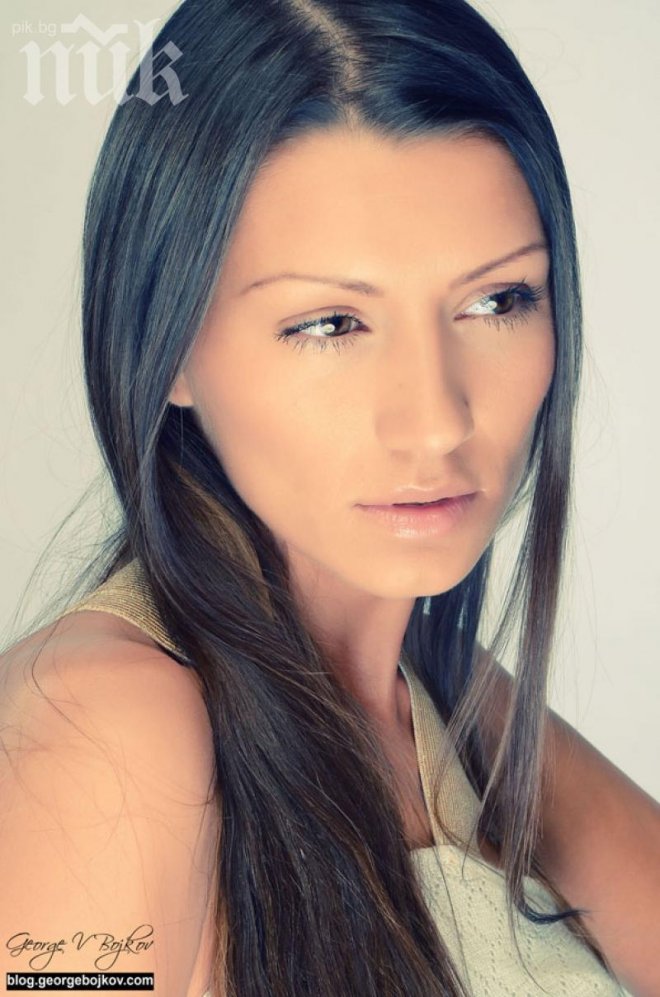 Виктория Джумпарова от Къртицата 2 със супер тяло! Вижте я гола!