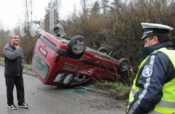 Турски шофьор предизвика катастрофа край Хасково
