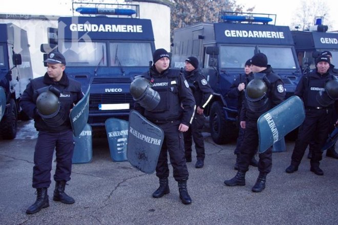 Напрежение във Видин! Протестиращи скандират Смърт и Долу ДПС