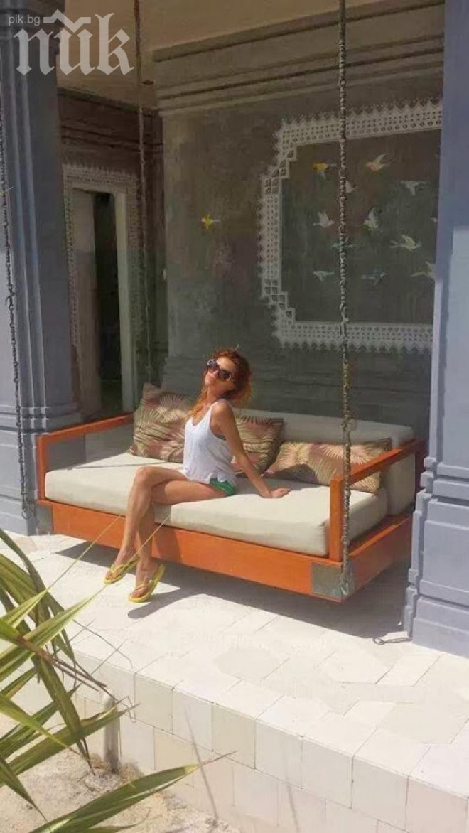 Вижте как празнува Преслава и любимият й на Малдивите