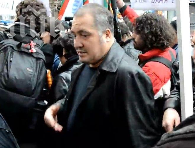 Депутатът от ГЕРБ Любен Татарски се нахвърли върху Слави Бинев на протест
