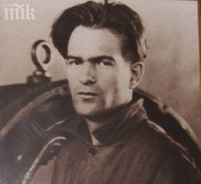 Кой омаскари Вапцаров във филм