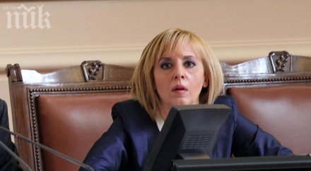 мая манолова тръгва селата