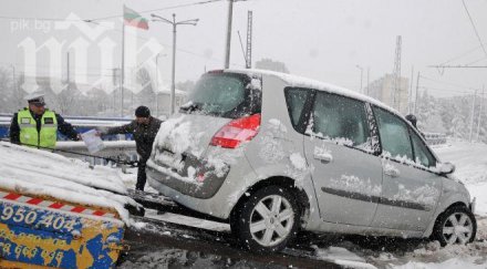 транспортен хасковско снегът предизвика серия катастрофи снимки