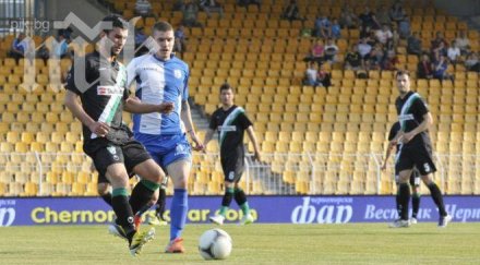 берое удави акулите бургас