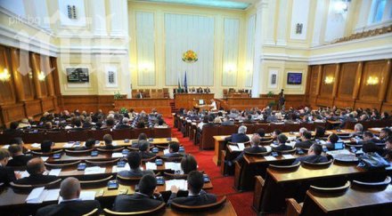 народното събрание реализира икономии 2013