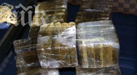 два тона хашиш откриха испански плаж