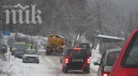 въвеждат ограничения товарните автомобили заради снега