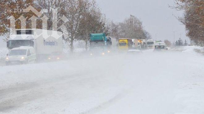 Снегът остави Свиленград и Любимец без ток