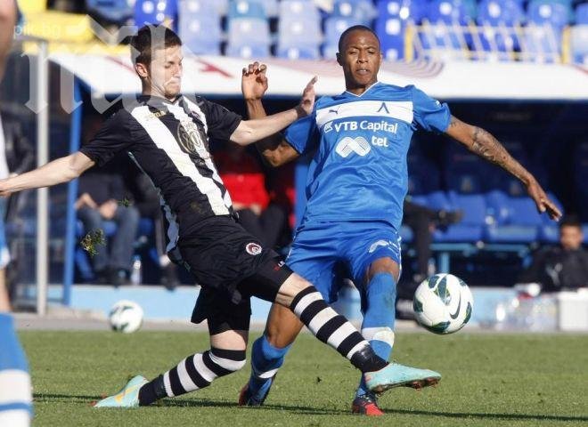 Дъстли Мюлдер ще се пробва като централен защитник срещу Ботев (Пд)