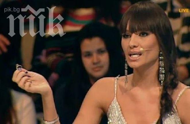 Скандалната Виктория от Къртицата 2 вкара женения си любовник в болница!