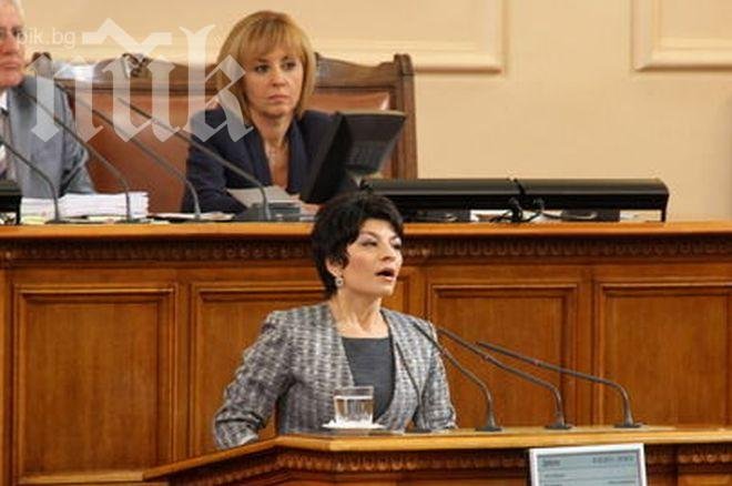 Парламентът още заседава, Деси Атанасова иска повече, Мая Манолова й вдигна скандал