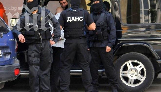 ДАНС, прокуратурата и МВР погнаха контрабандисти в Пазарджик, арестувани са четирима