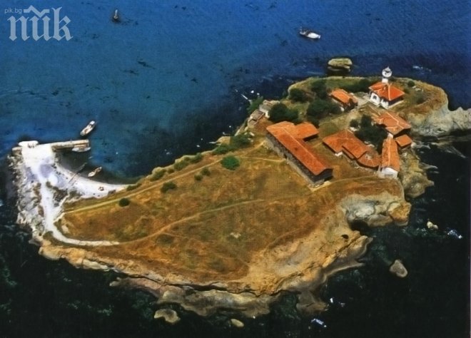 Назначават над 30 души персонал на остров Света Анастасия