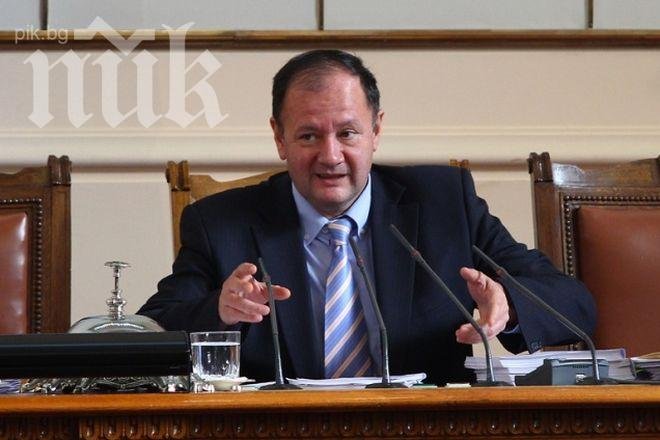 Миков: Няма да замразяваме заплатите на депутатите, защото това е популизъм!