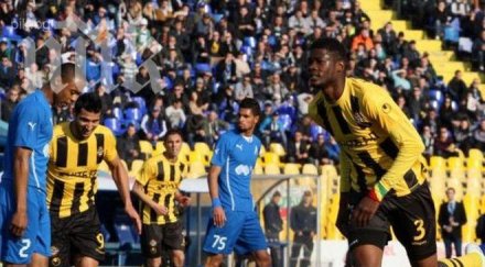 левски води ботев първото полувреме