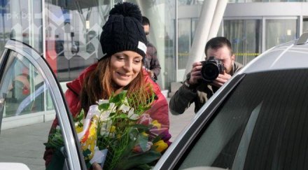 сани жекова влюбена уши споделя общ дом приятеля