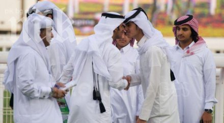 докато плевнелиев катар емирството тресе международен скандал