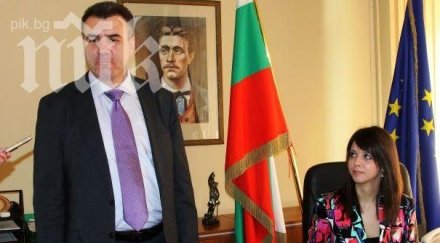 общински съветник сдаде поста гимназистка снимки