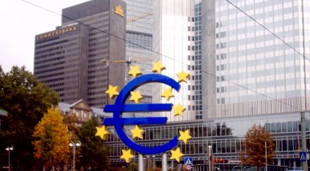 уволняват министър заради намерение участва нацистко шествие