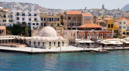 българин нападнал ограбил възрастна жена остров крит