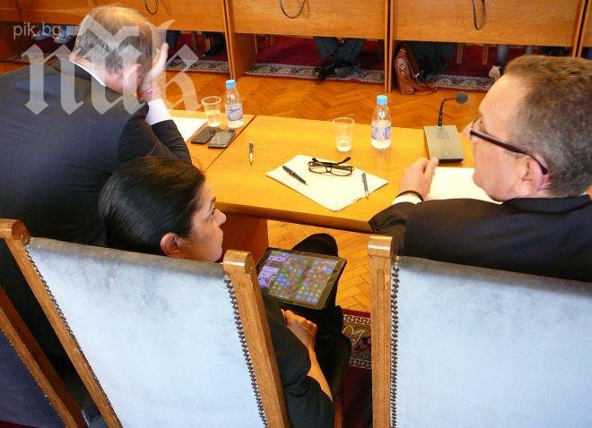 Само в ПИК! Скандален зам.-министър – протеже на Доган играе тетрис на парламентарен контрол (уникални снимки)