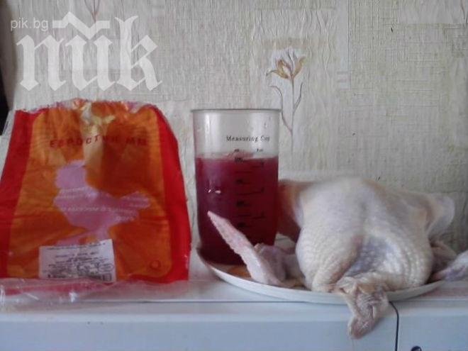 Продължават да ни цакат! Мъж купи пиле, размрази го и събра над половин литър вода! (снимка)