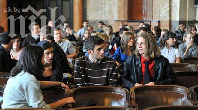 Окончателно: Стажантите вече с трудов договор