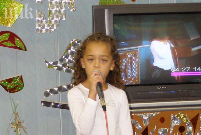 Ето го новото дете-чудо - Ерика, с глас и чар като Крисия (ексклузивни снимки и видео)