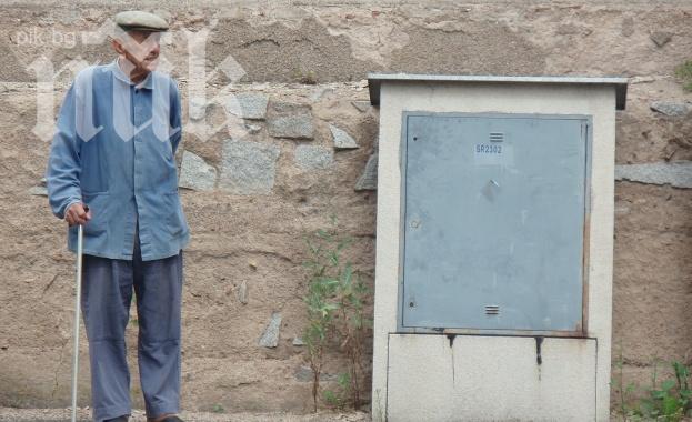 Охранители с уроци за възрастни срещу престъпниците