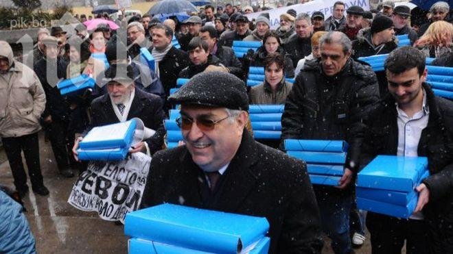 Подписката за референдума е изпратена за проверка в ГРАО