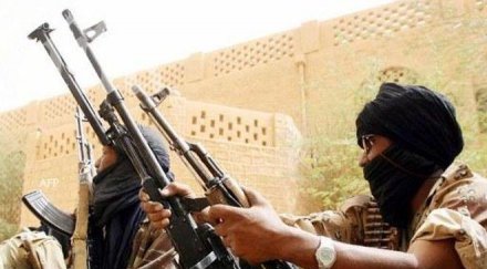 мъже камуфлажни униформи блокираха военна част севастопол