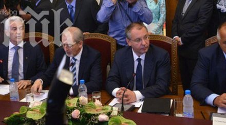 властта маха два въпросите референдума променя третия