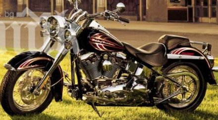 американец направи мотоциклет кости