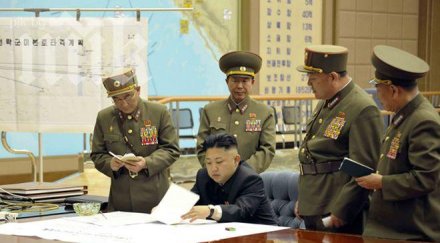 северна корея изстреля десет ракети сащ зовe намаляне напрежението