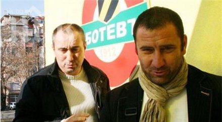 кривия безобразно скочи фенове ботев питайте викат оставка