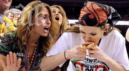 крехка домакиня погълна 363 пилешки крилца видео