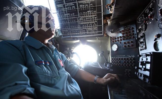 Полицията в Малайзия претърси апартаментите на двамата пилоти на изчезналия пътнически самолет