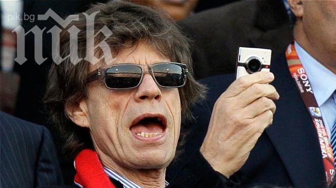 Приятелката на Мик Джагър се обесила заради големи дългове